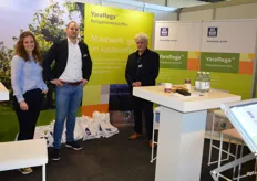 Monique Tolhoek, Robert van Gaalen en Hanco Leuvenlink van Yara Benelux, producent van oa intro fertigatie meststof voor de volle grond
